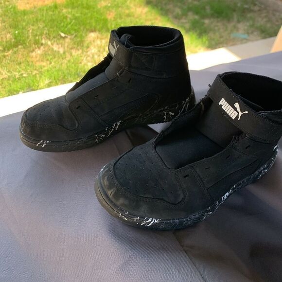Take 50% OFF- Puma Black High-Top Shoes Boys, Size-1C - Picture 2 of 7